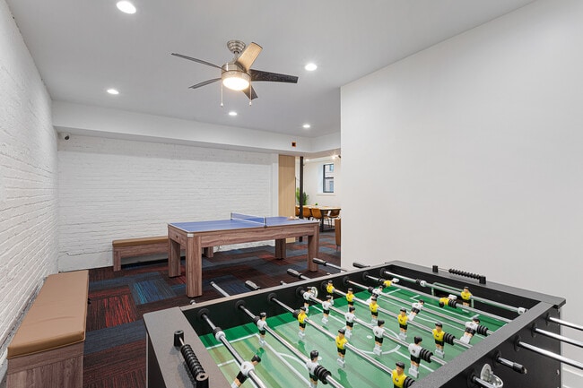 Building Photo - 1550 W Juneway Terrace