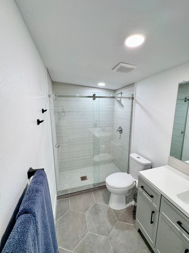 Building Photo - Fully Furnished Down Town Clermont Short T...
