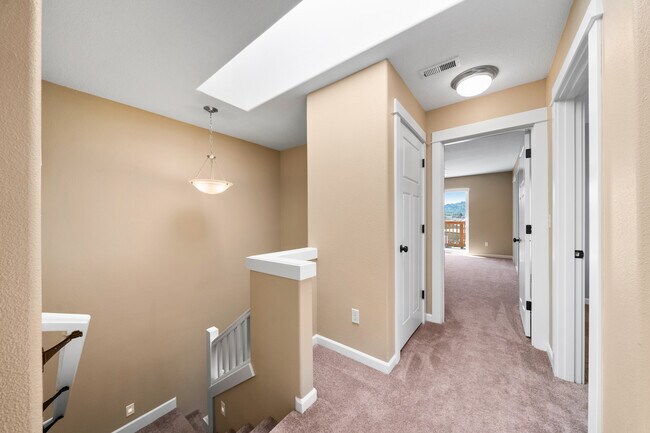 Building Photo - 4725 SE 28th Ave