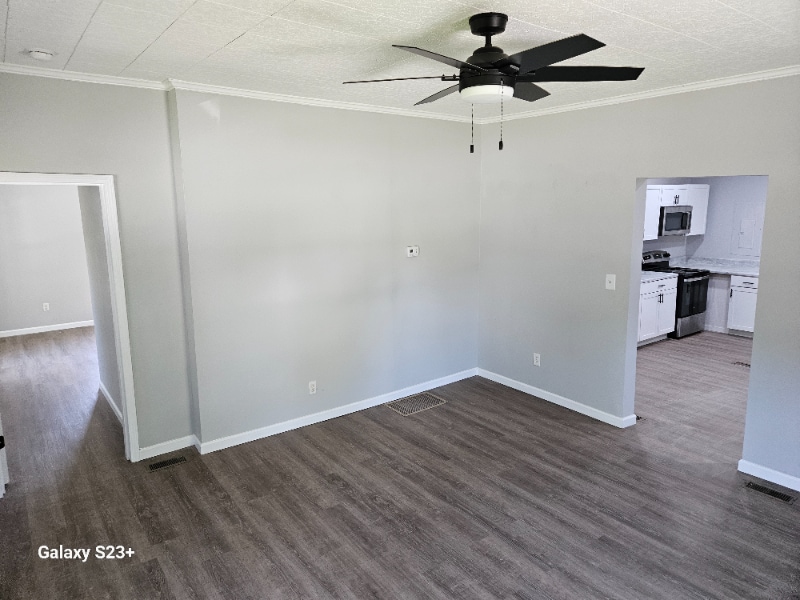 Building Photo - 513 Main St