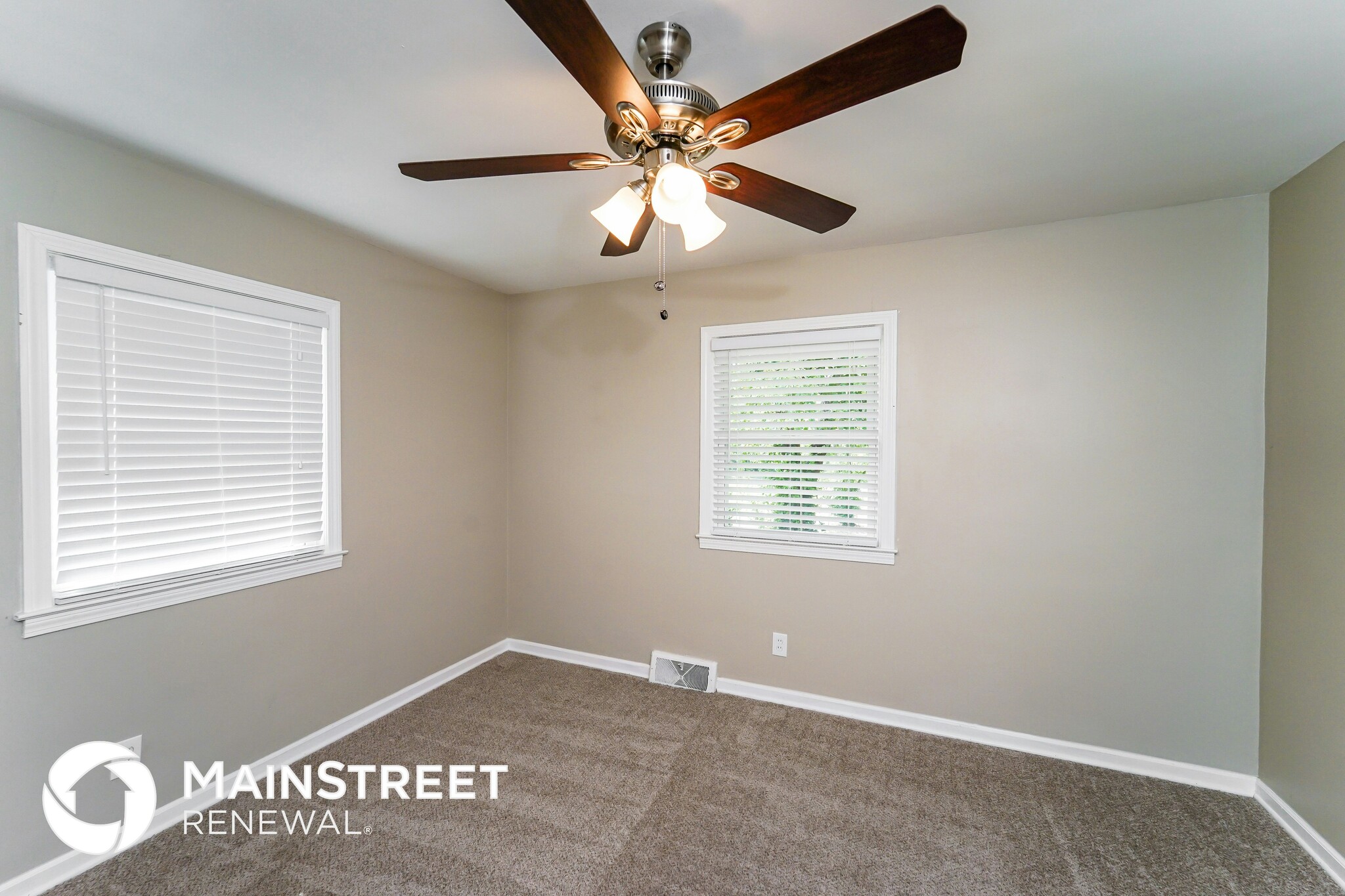 Building Photo - 9400 Aristides Dr