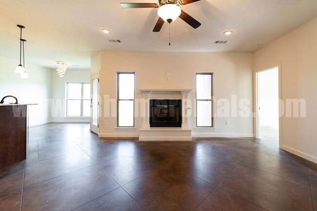 Building Photo - Great Neighborhood!