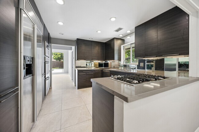 Building Photo - 5219 Loch Lomond Dr