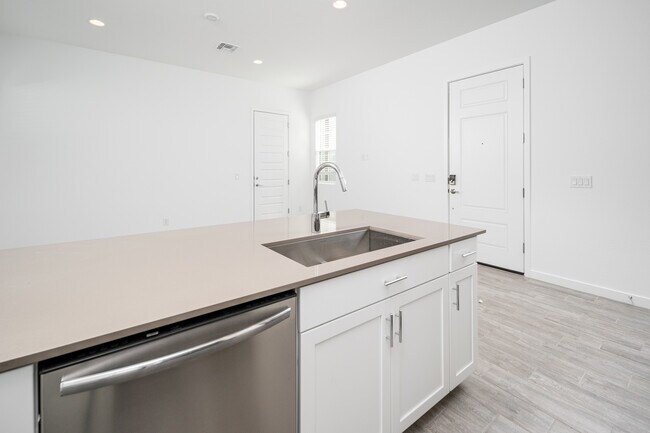 Building Photo - 3260 W Peak View Rd