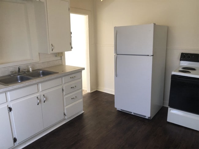 Building Photo - 140 E Morris St