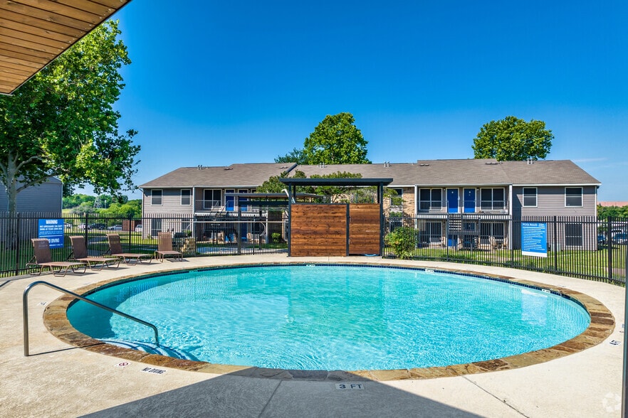 Pool - Cottonwood Park Village