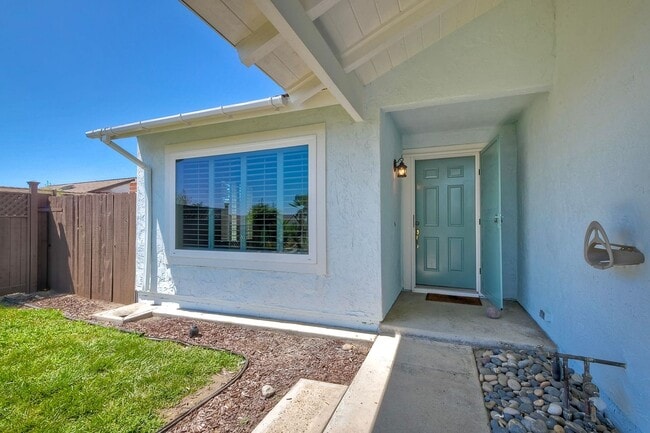 Building Photo - Stunning Single-Level Home