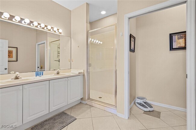 Building Photo - 15571 Bellamar Dr