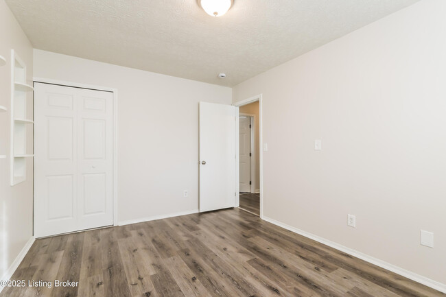 Building Photo - 9420 Wood Hollow Rd