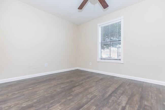 Building Photo - 12335 Antoine Dr