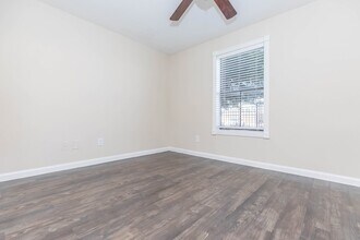 Building Photo - 12335 Antoine Dr