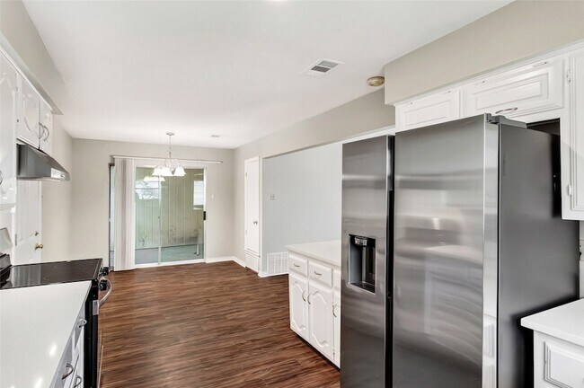 Building Photo - 136 Shadybrook Dr