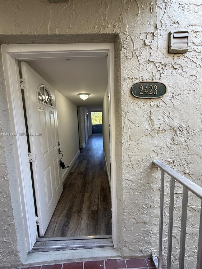 Building Photo - 10000 NW 80th Ct