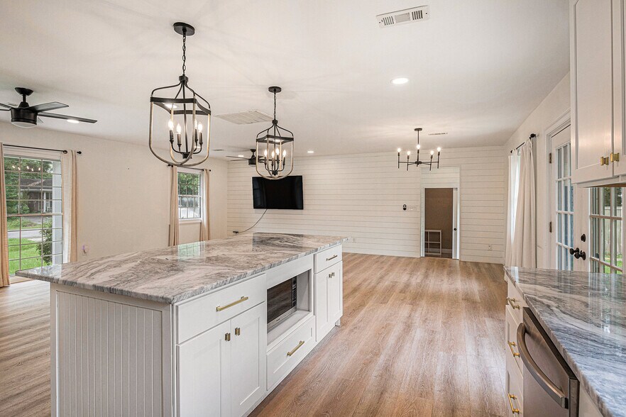 Kitchen - 1816 Gippy Ln