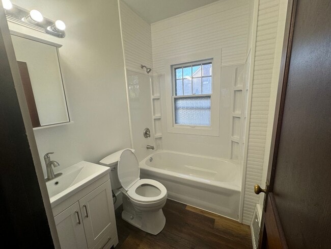 Building Photo - Updated 2 Bedroom Home in Moline | Fenced Yard | Central Air | Dishwasher