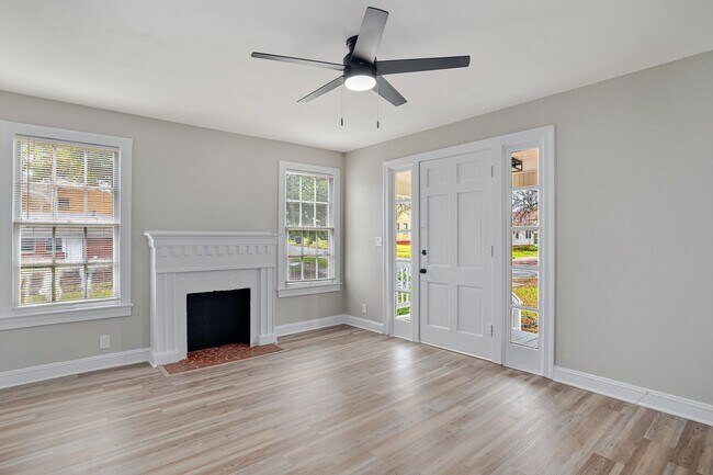 Building Photo - Highland Fully Remodeled 2 Bedroom Home