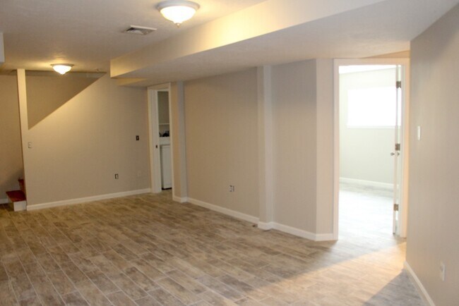 Building Photo - 196 Linwood Ave