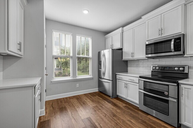 Building Photo - 300 Kara Ln