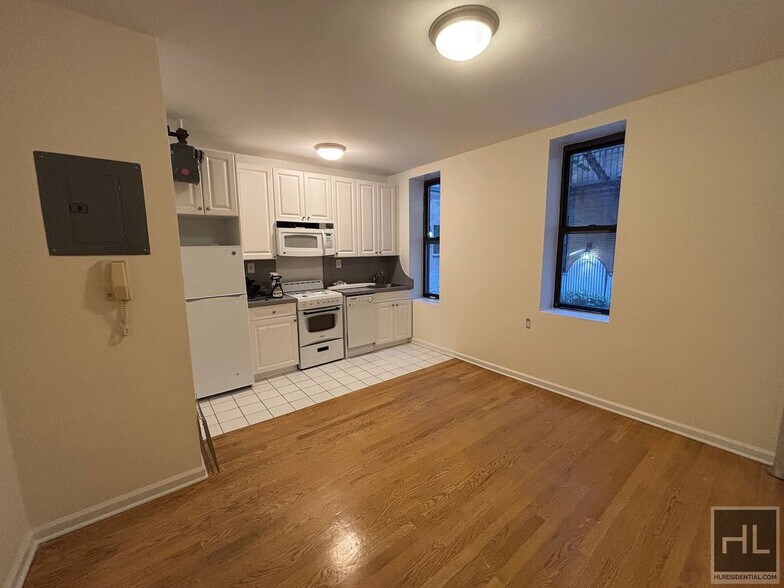 Primary Photo - WEST 45 STREET