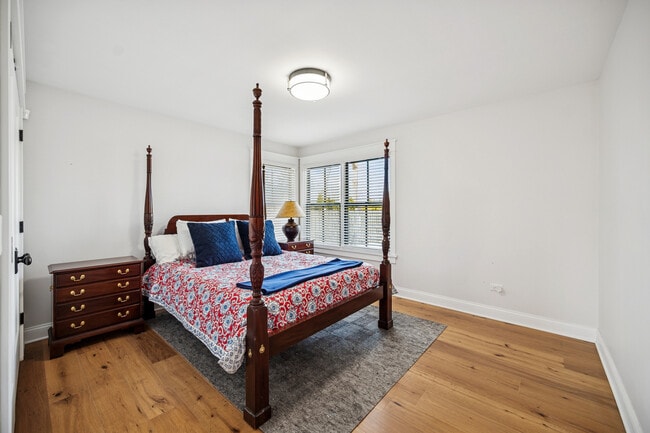 Building Photo - 525 W Deerpath Rd