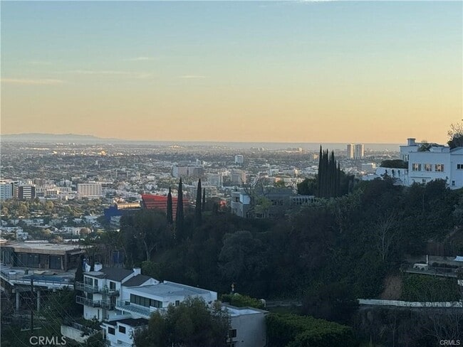 Building Photo - 8566 Hollywood Blvd