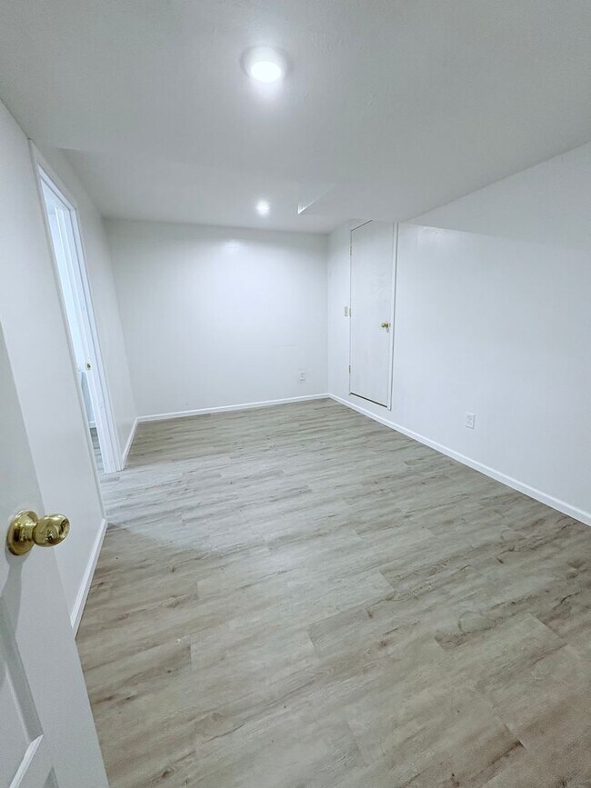 Building Photo - 4BR w/ Deck Near Blacklick Woods