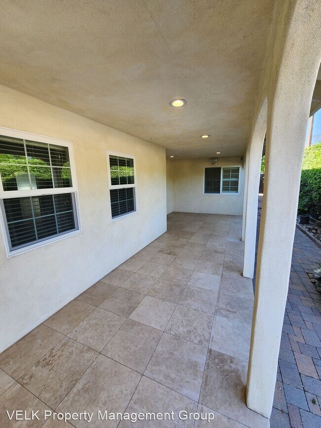 Building Photo - 3 br, 2.5 bath House - 2585 N Windsor Ave