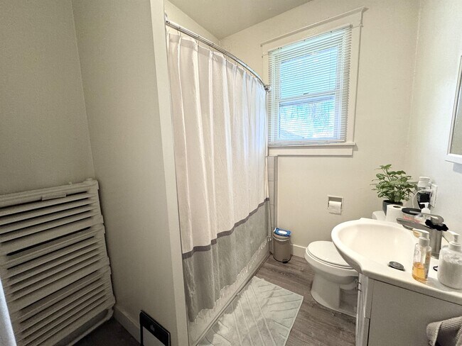 Building Photo - 145 W 200 S St