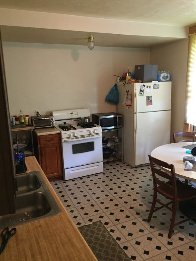 Building Photo - Available August 2026 - Affordable 2 Bedroom Home w/ Lots of Space in Mt Washington!