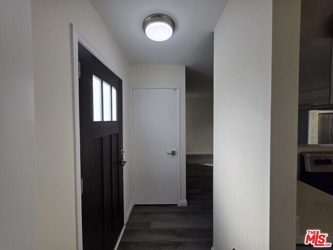 Building Photo - 517 N Francisca Ave