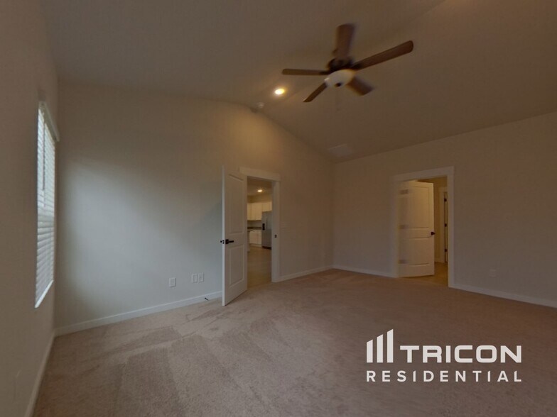Building Photo - 1213 Crested Iris St