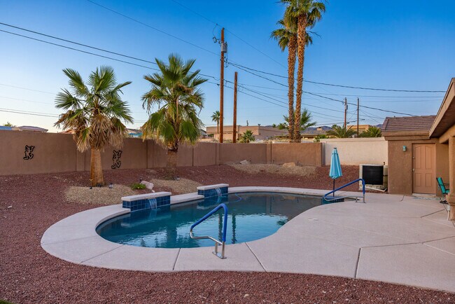 Building Photo - 3161 Newport Dr