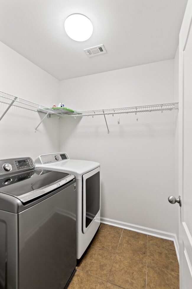 Laundry Room - 827 Berkshire Ct