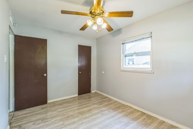 Building Photo - LIMITED TIME**NO APPLICATION FEE**1/2 OFF DEPOSIT**