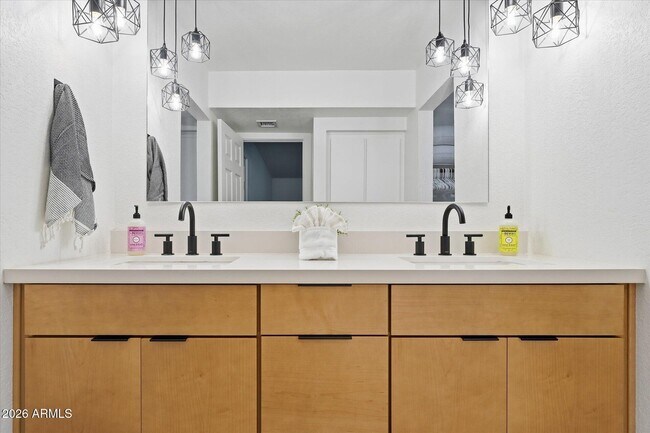 Building Photo - 8649 E Royal Palm Rd