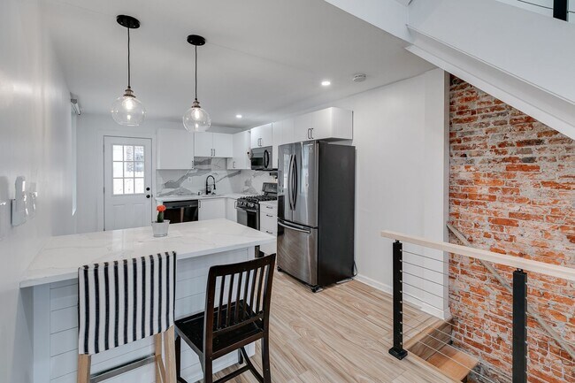 Building Photo - Brand New Modern Apartment Brewerytown