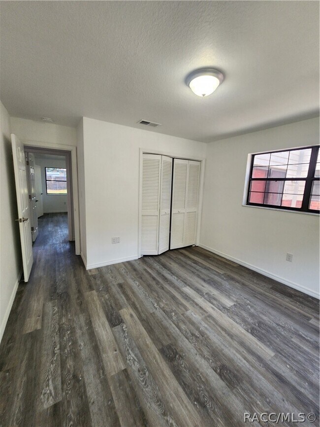 Building Photo - 3444 S Apopka Ave