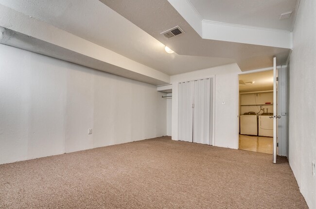Building Photo - 1152 S Yosemite Way