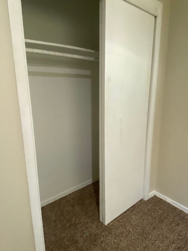 Building Photo - 7601 Ruskin Way