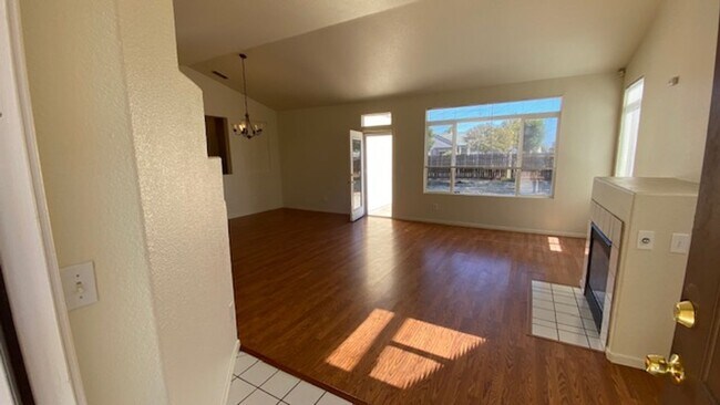 Building Photo - Rio Vista Single Story Home Available for Rent