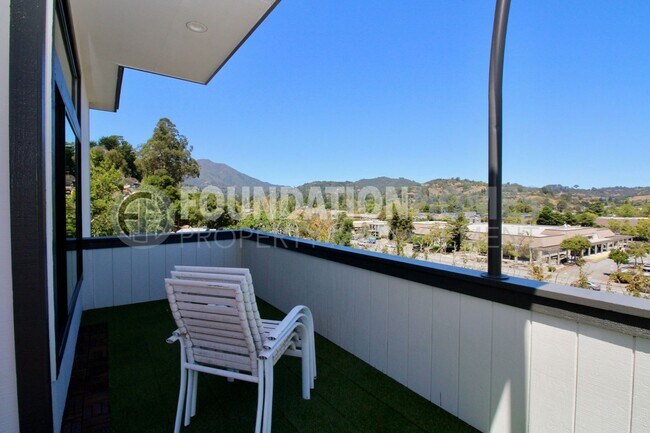 Building Photo - Remodeled Luxury Mill Valley Retreat - FOU...