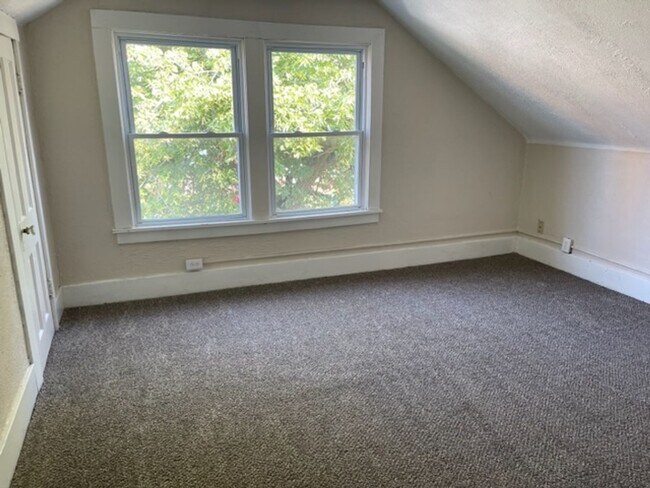 Building Photo - 3074 Toledo Ave