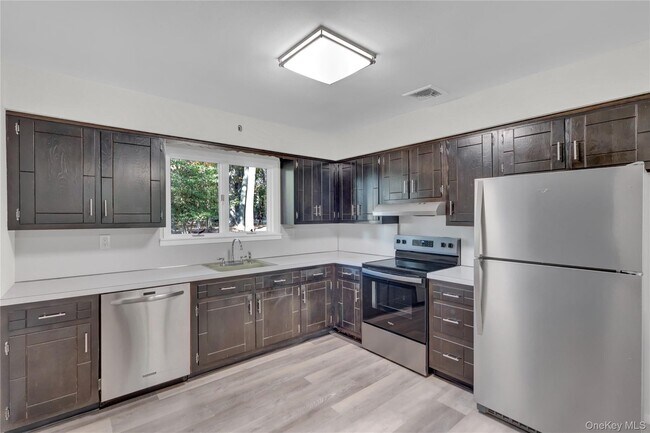 Building Photo - 7 Canterbury Ct