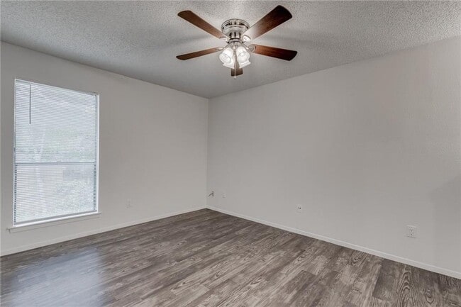 Building Photo - 11405 Walnut Ridge Dr