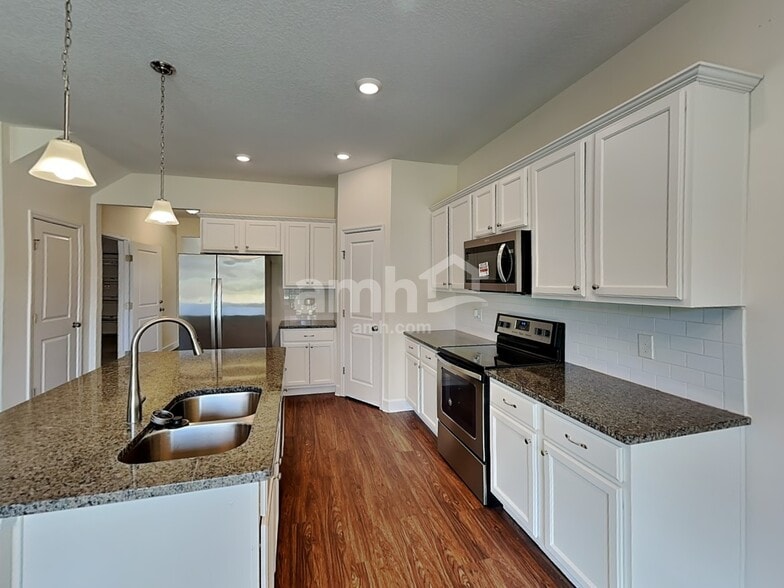 Building Photo - 302 Crestrun Loop