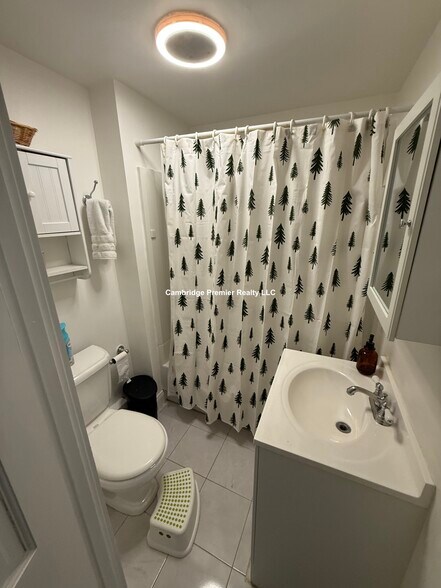 Building Photo - 60 Linwood St