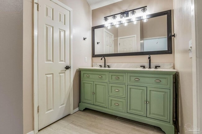 Building Photo - Updated 4 Bedroom Home in Navarre