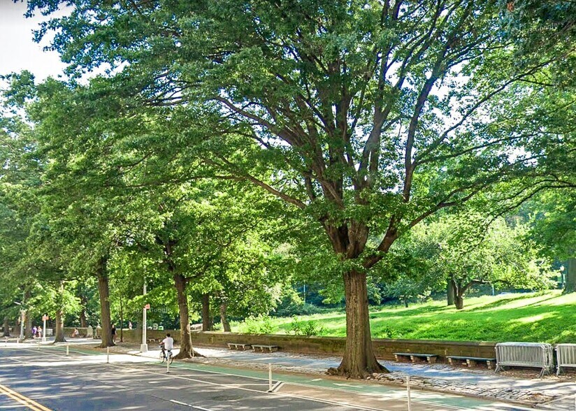 Building Photo - Central Park West