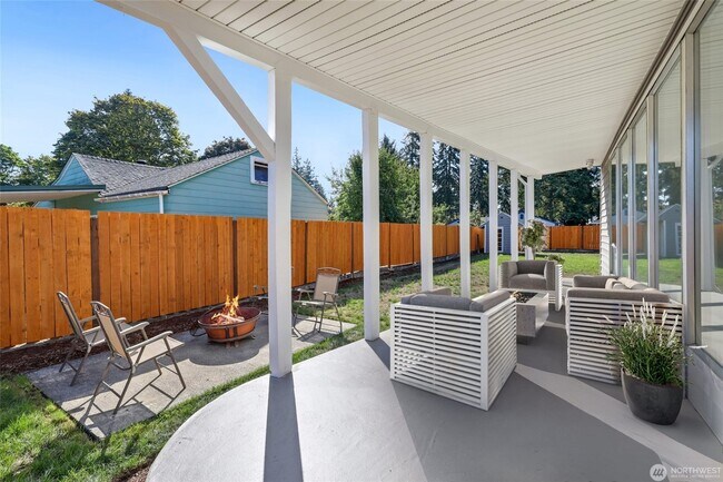 Building Photo - 9104 Highland Ave SW