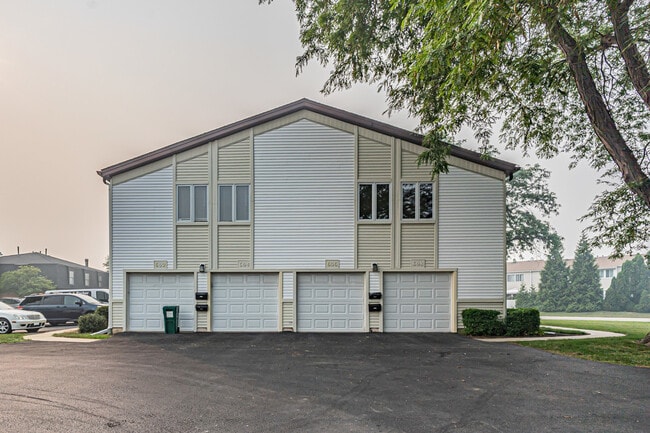 Building Photo - 608 W Inverrary Ln